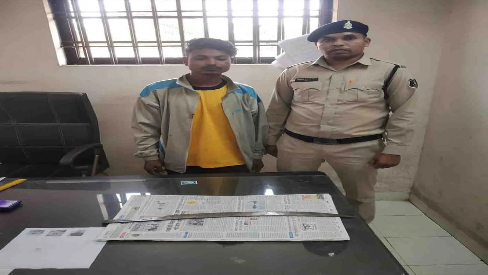 A criminal roaming around with a sword in Kabir Nagar arrested