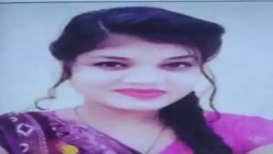 Husband kept mobile with him, then wife committed suicide