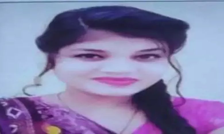 Husband kept mobile with him, then wife committed suicide