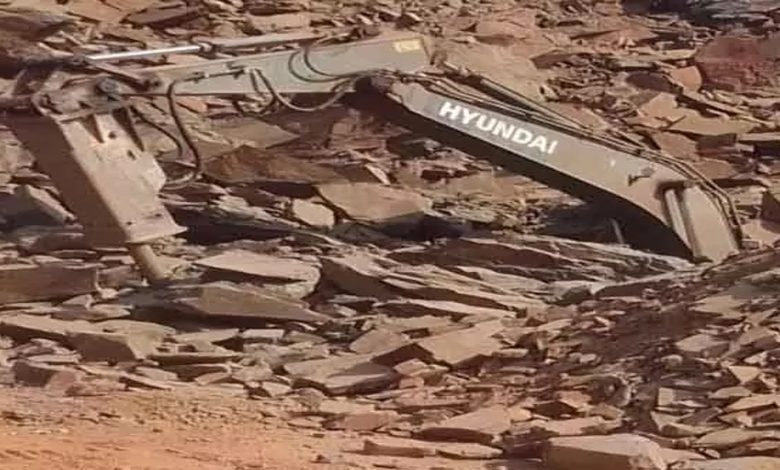 Iron ore rock collapses in Dantewada, one laborer dies