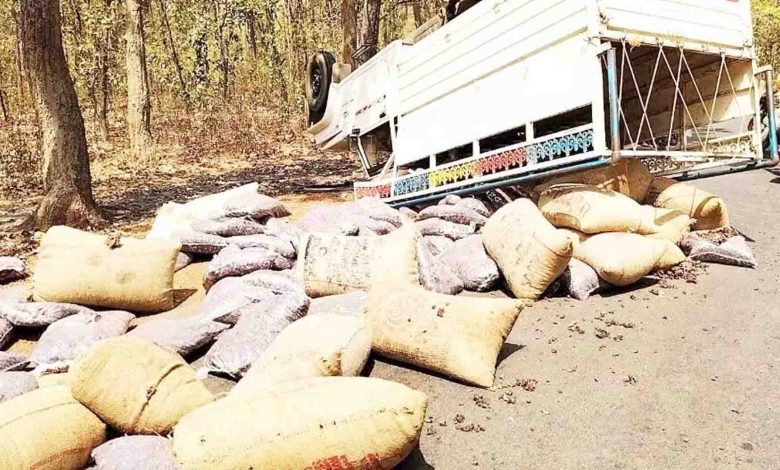 Pickup's tire burst, car overturned on the road