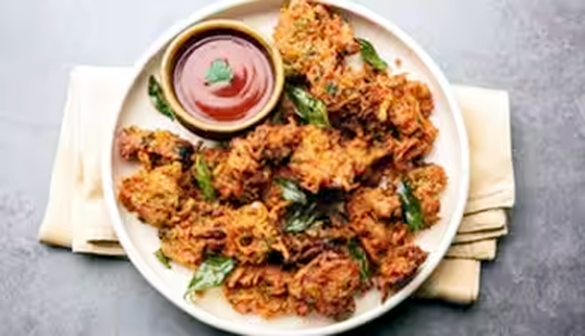 If you are fond of eating pakodas, then make pakodas, the taste will be amazing.