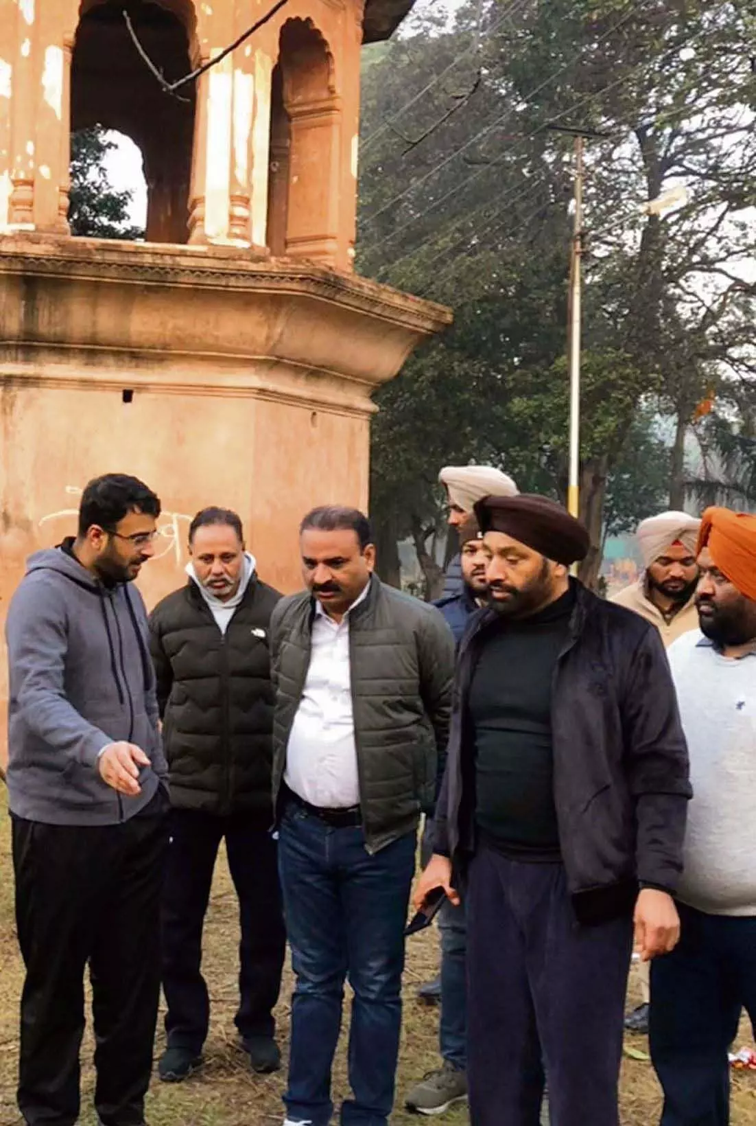 Amritsar MC Commissioner visits Ram Bagh, approves funds for improvements