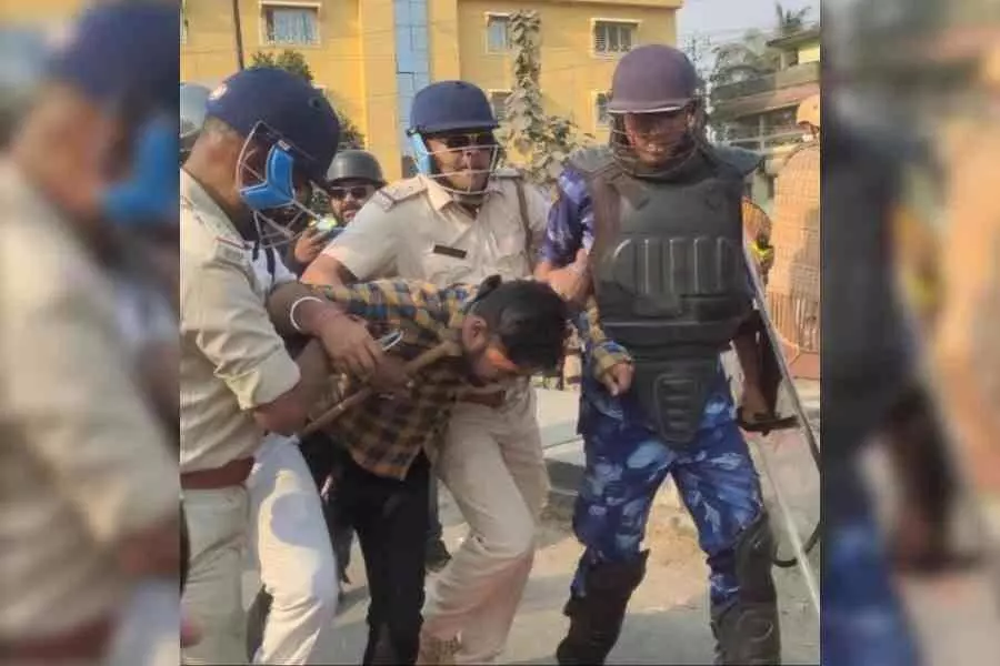 Police stops protest march of Akhil Bharatiya Vidyarthi Parishad members in Siliguri