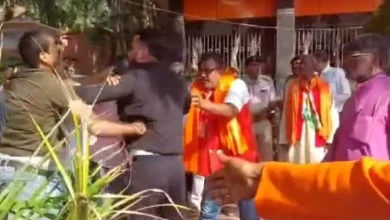 BJP workers protest against Chatra MP Sunil Singh at Rajnath Singh's rally