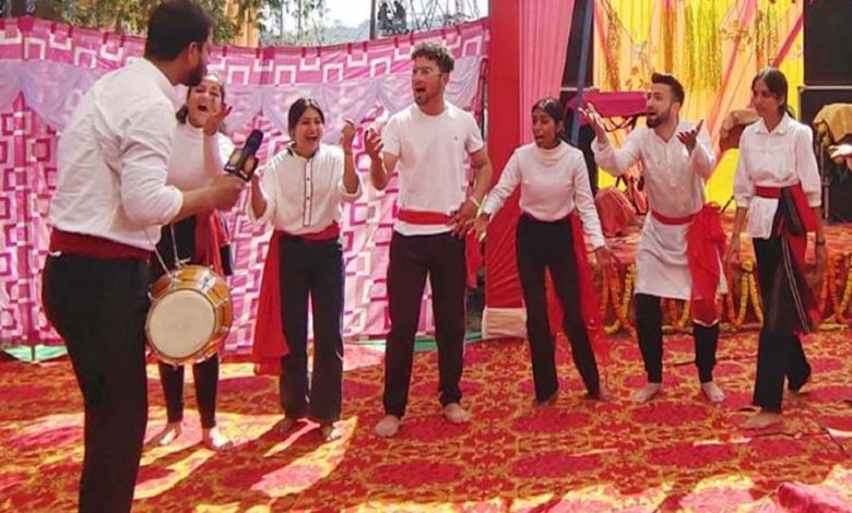 Street play 'Vote Kare Gay Hum' staged