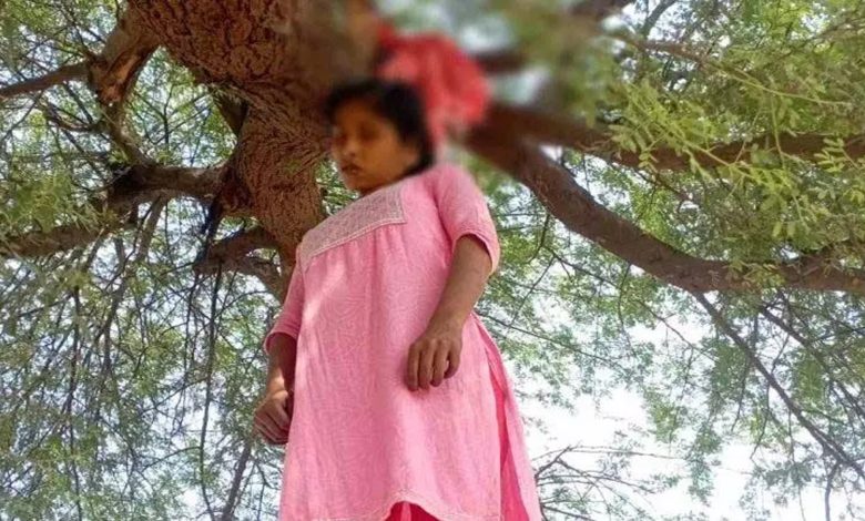 Girl hanged herself from a tree, case registered against Abhanpur police station