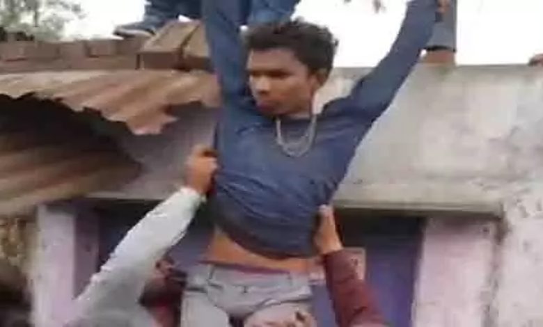 Drunkard created high voltage drama by climbing on the hut, police had to be called