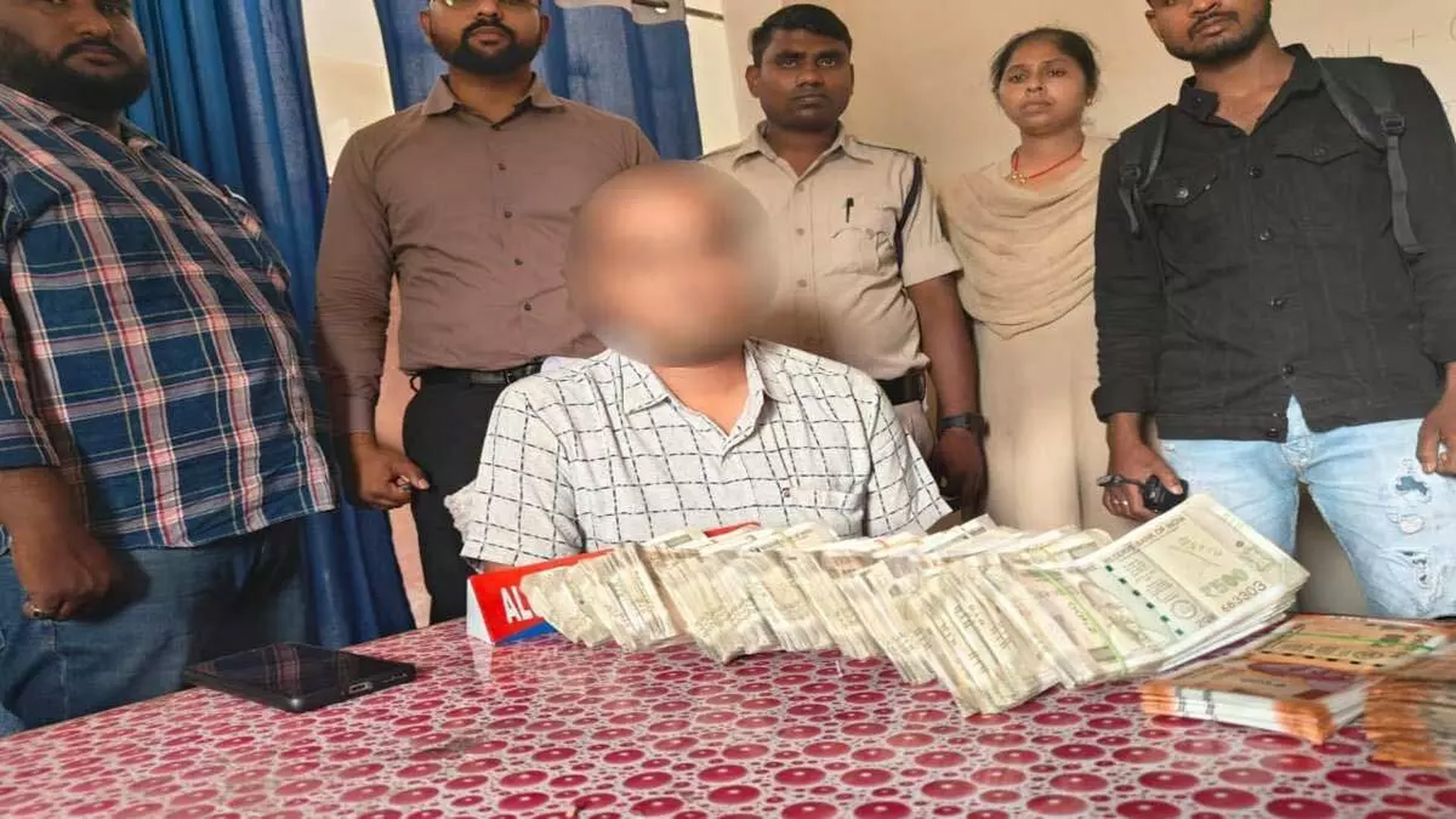 7 lakh cash found in car checking, driver did not have valid documents