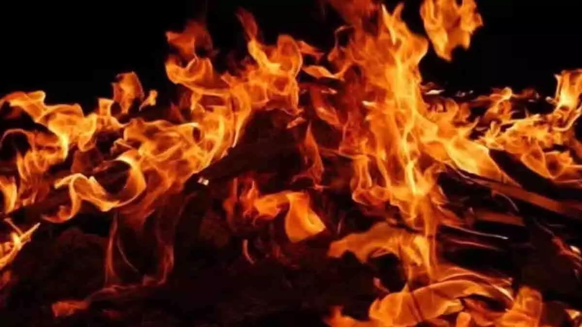 Wife burnt herself alive, died early in the morning