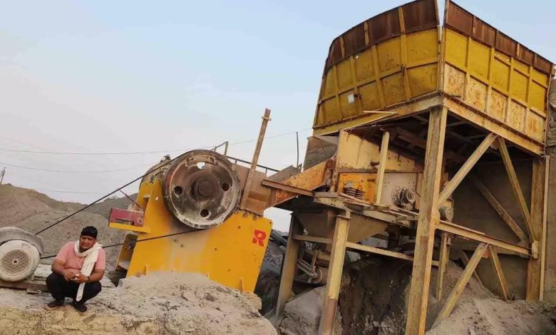 Woman dies after being hit by crusher, Mineral Department seals the machine