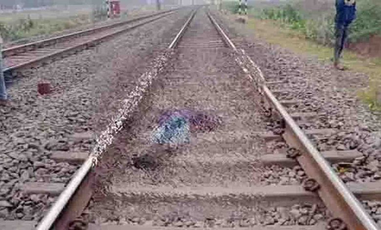 Dead body of young man found on railway track, sensation spread