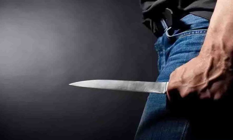 A school student attacked with a knife in broad daylight in Pandari, one accused in custody