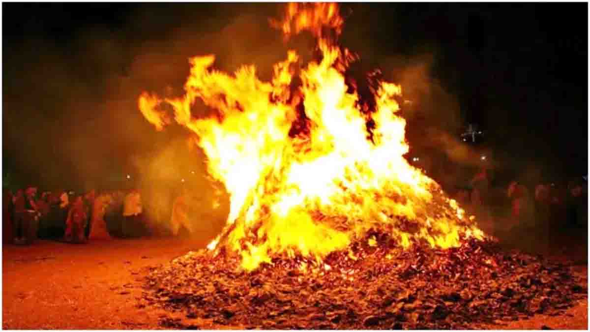 Holika Dahan should not be seen even by mistake, it causes trouble in future