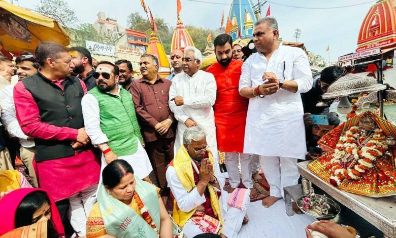 Lok Sabha candidate former CM Trivendra Singh Rawat reached Haridwar, offered prayers