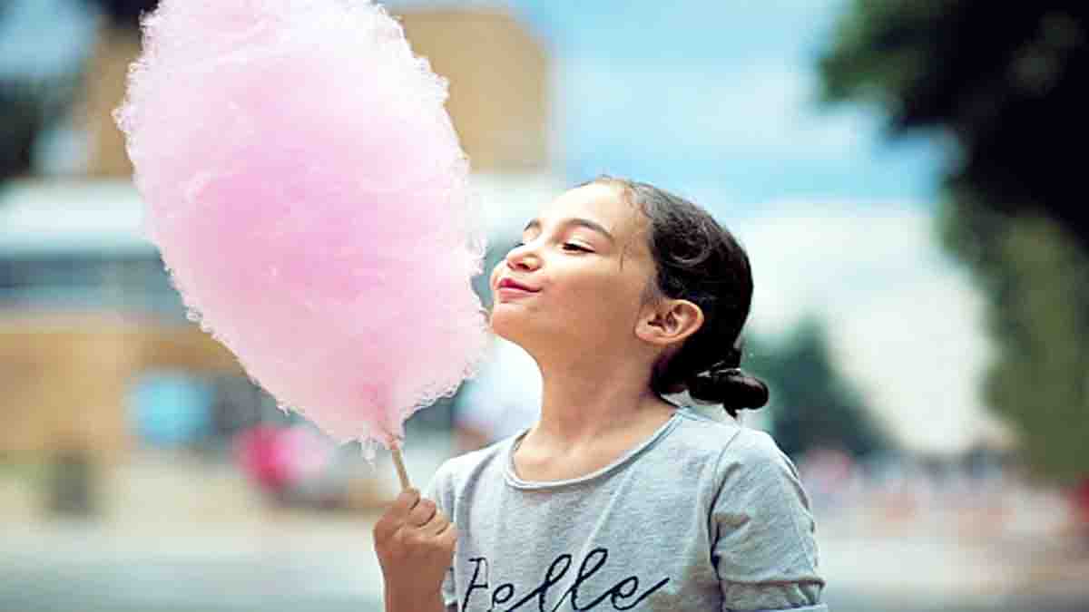 Dangerous chemical found in cotton candy, department issues notice to candy seller