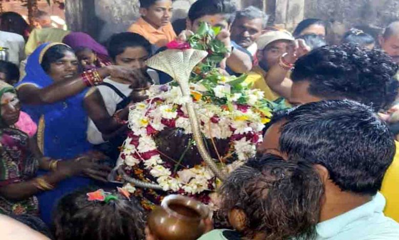 Crowd of devotees gathered in Shiva temples across the state including Bhopal in the capital