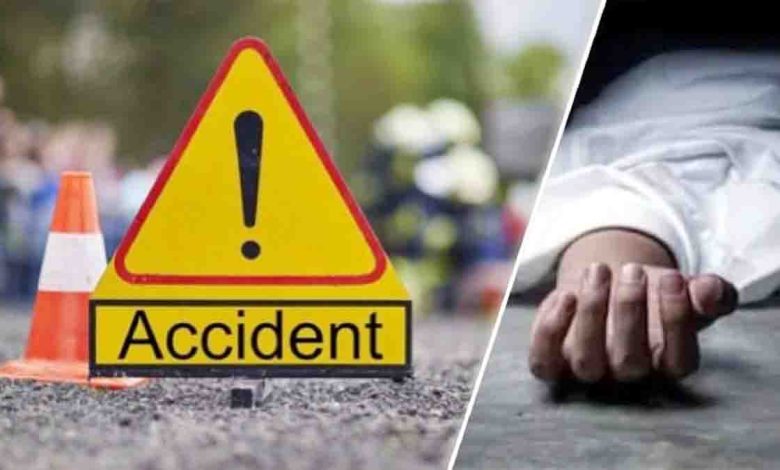 Noida: One girl died, two injured in collision with unknown vehicle