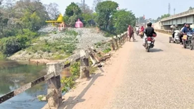 Broken Budhabalanga bridge in Odisha poses a threat to travelers