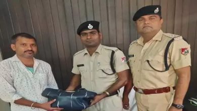 Forgotten bag in express train, RPF returned the passenger safely