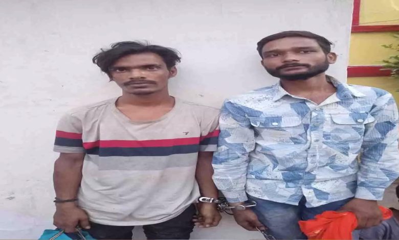 2 miscreants roaming with knives arrested in Raipur