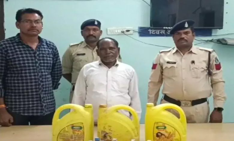 Bhakhara police caught liquor seller in Rampur