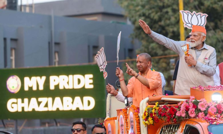 Prime Minister Modi's road show in Jabalpur today