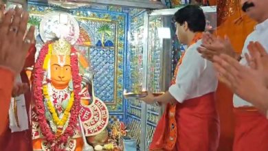 Jyotiraditya Scindia bowed his head at Tekri Sarkar temple before filing nomination