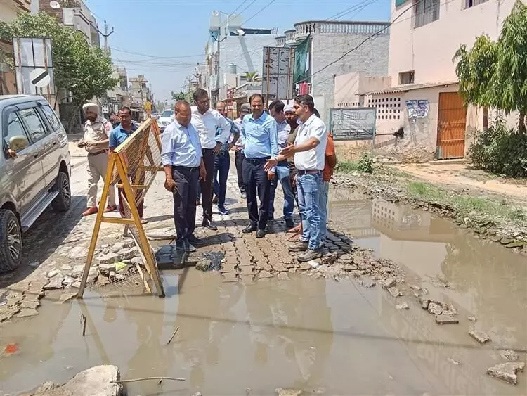 Jalandhar MC chief inspects roads, orders testing of water in slum areas