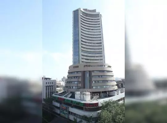 The market opened with a decline for the second consecutive day, Sensex slipped more than 200 points