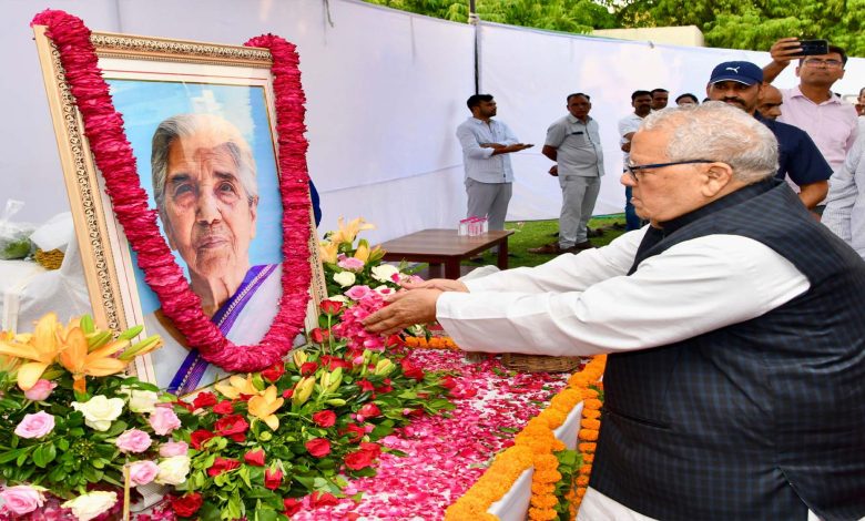 The Governor himself. Tributes paid to Dr. Kamala Beniwal