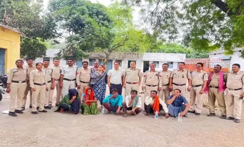 2 women and 4 men arrested in Excise Department raid, Mahua seized