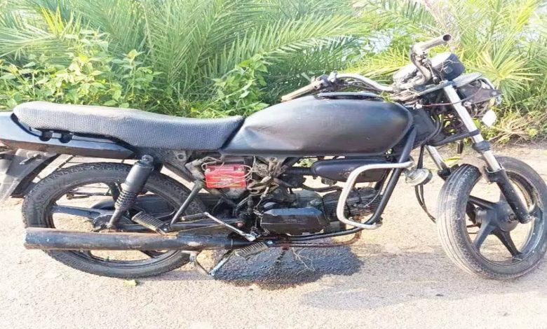 Damaged bike seen on the road, dead body of youth found in the forest