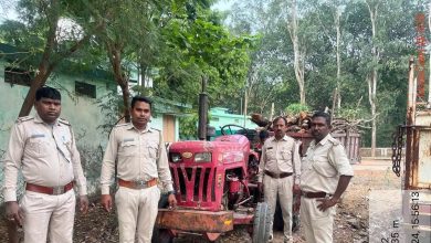 Sal wood seized, was being transported by tractor