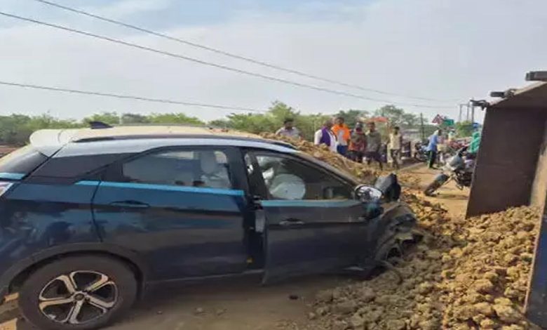 Farmer leader injured in Raipur, speed tractor overturns