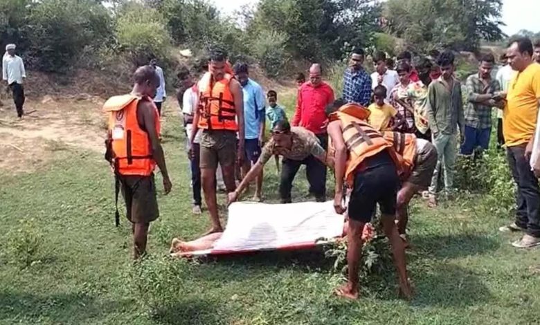 Young man reached Anicut slips, dies