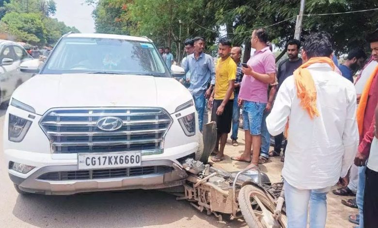 Car hits bike rider, major accident averted