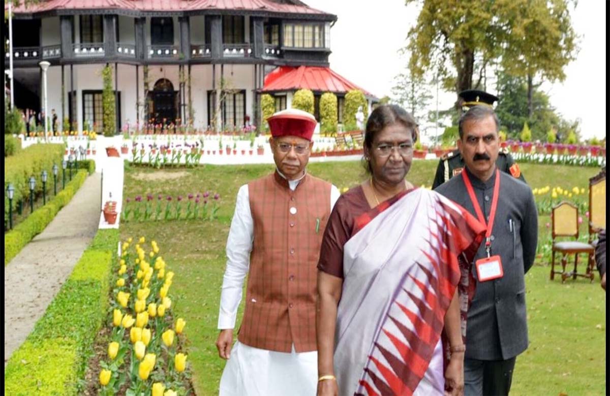 President Draupadi Murmu reached the capital Shimla on a five-day visit, welcomed by the Governor