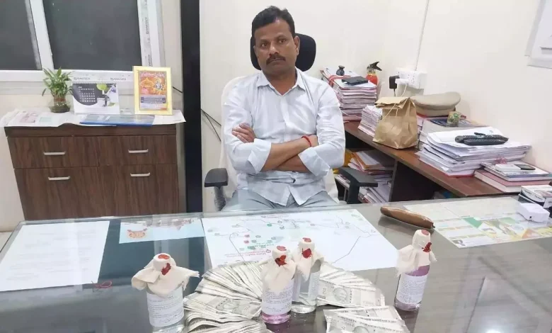 Telangana News: Suraram Inspector arrested for taking bribe of Rs 1 lakh