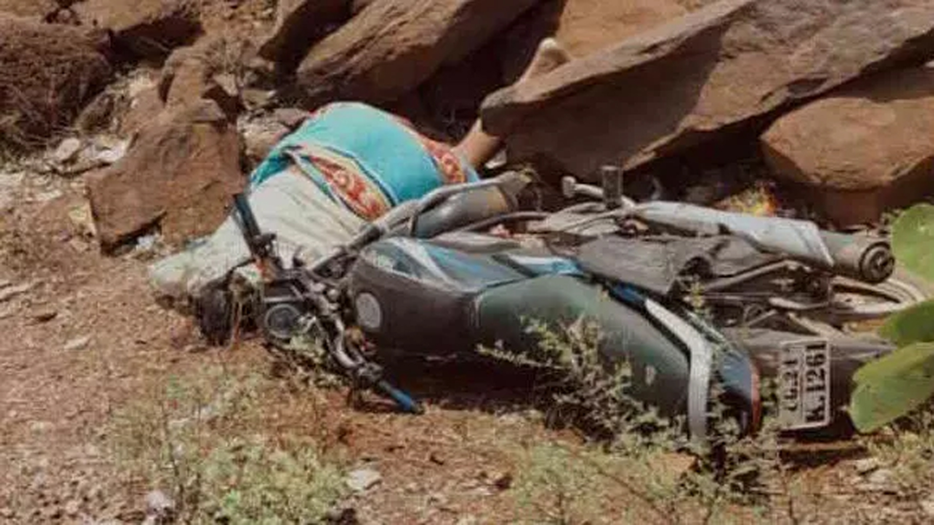 Balod Accident: Bike rider dies after losing control