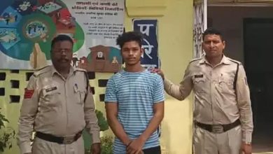 A girl reached the police station after receiving a breakup SMS, her boyfriend arrested on rape charges