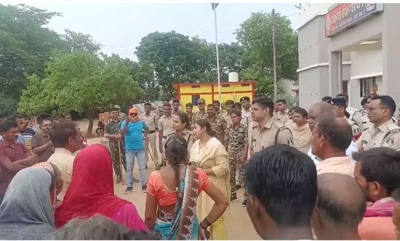 There was a ruckus in the police station due to the act of a tantrik, hundreds of villagers became furious