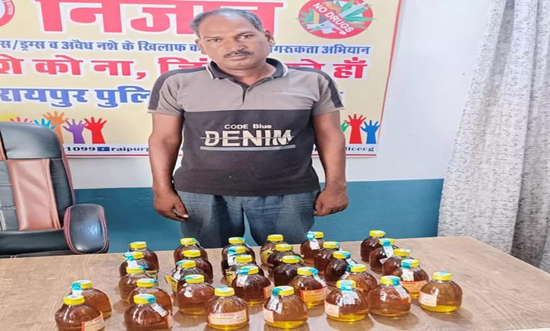 Raipur Breaking: Liquor seller arrested near passenger waiting room