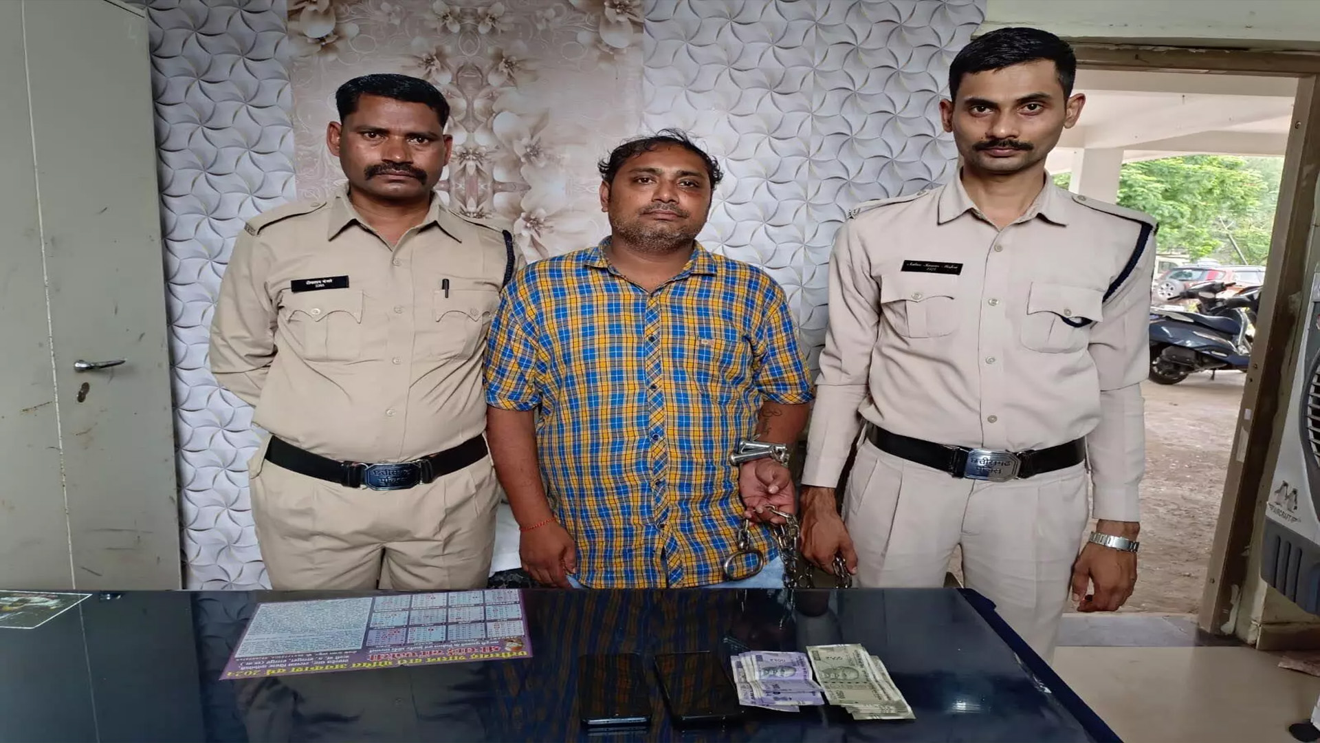 Bookie involved in online betting arrested in Raipur