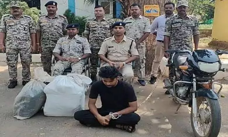 Ganja smuggler arrested, goods seized worth Rs 3 lakh