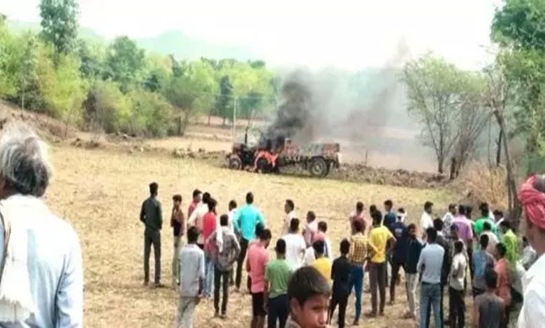 Electricity wire broke and fell on tractor, 17 year old boy burnt alive