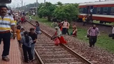 There was a stampede at the railway station, people were shocked