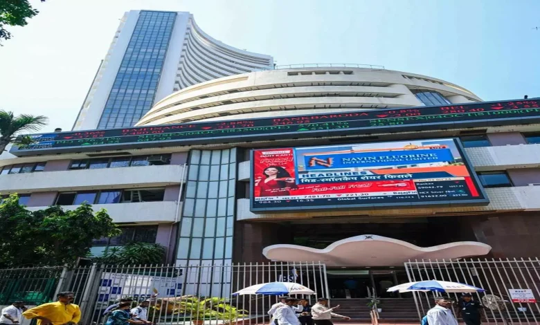 Heavy volatility in the stock market, Sensex and Nifty fell by about 1 percent