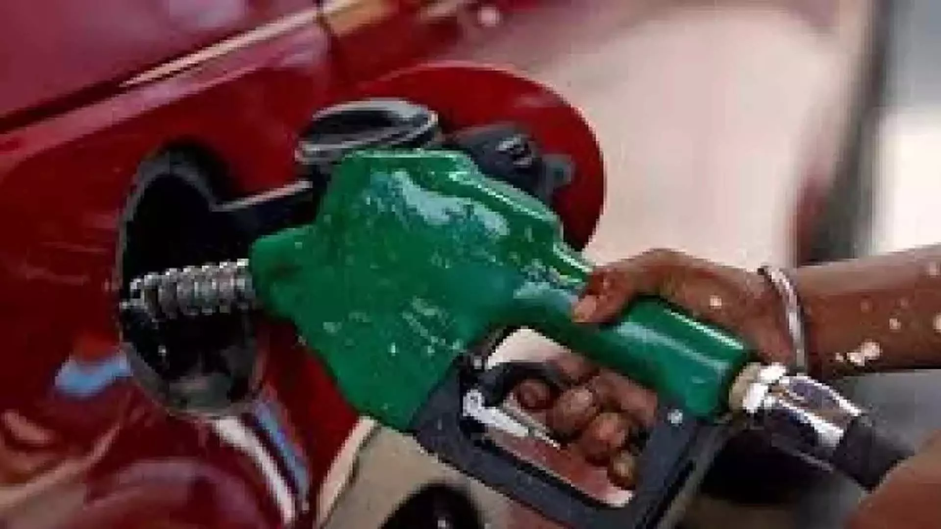 Petrol and diesel prices in Chennai stable for 217 days