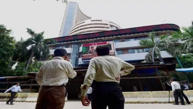 Sensex fell 984 points and closed at a 4-month low